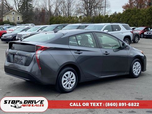 Used 2017 Toyota Prius Two image 5