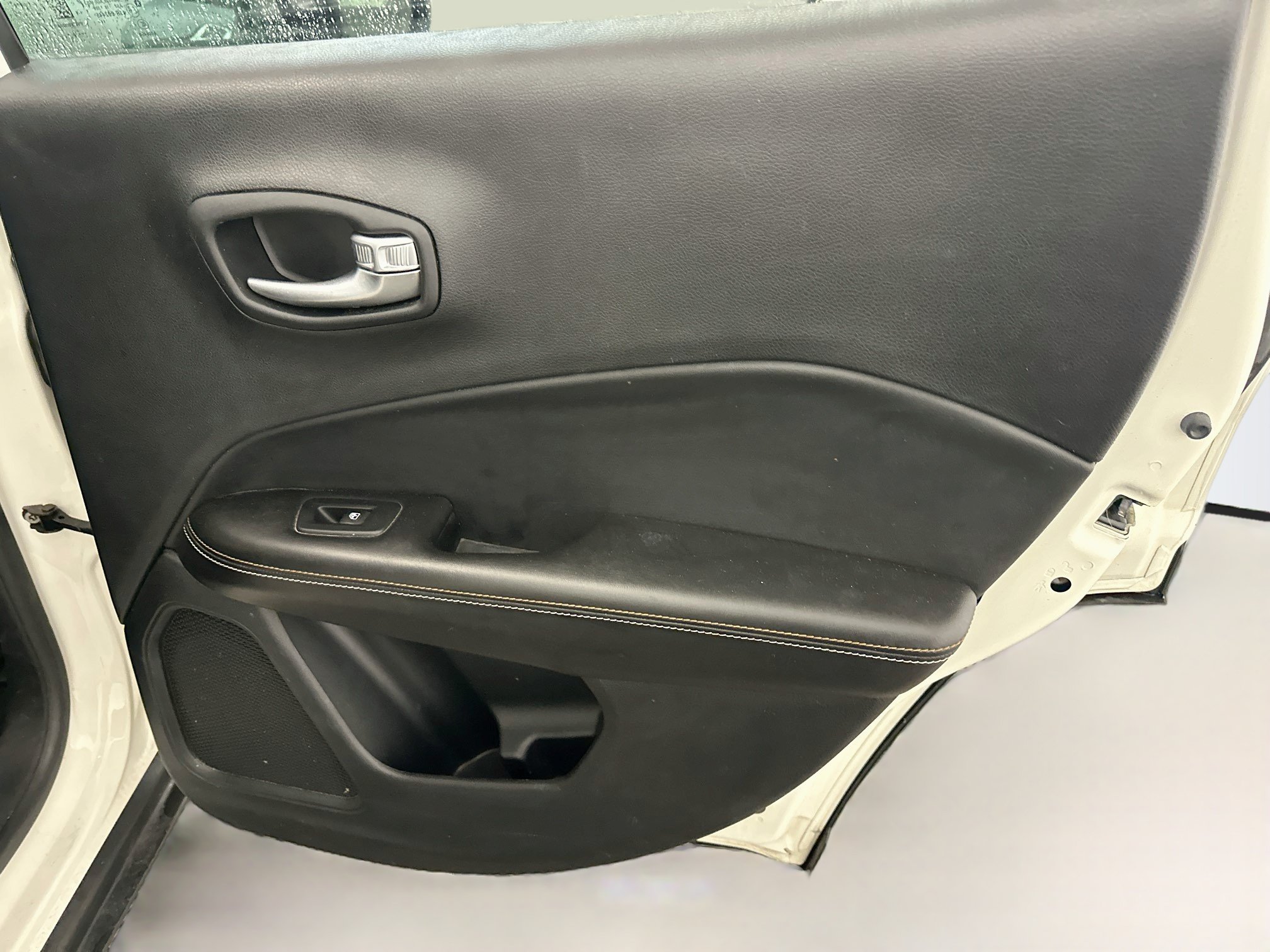 Used 2018 Jeep Compass Latitude AWD/4WD image 30