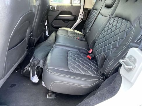 Used 2020 Jeep Wrangler Unlimited Sahara AWD/4WD image 9