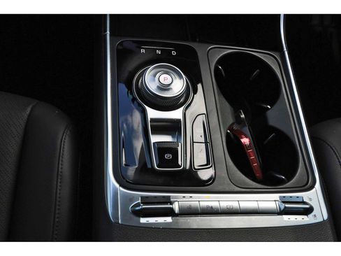 Used 2025 Kia Carnival SX Prestige image 28