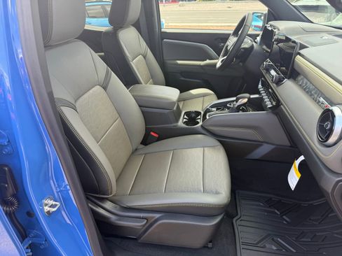 Used 2026 Chevrolet Colorado ZR2 w/ Technology Package AWD/4WD image 29