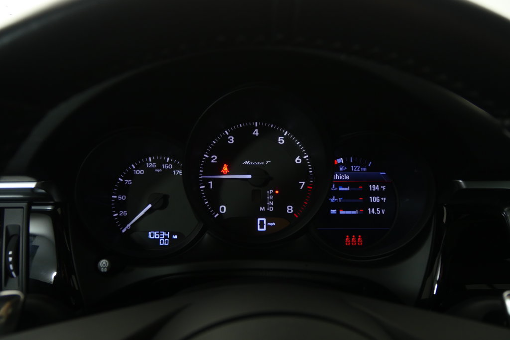 Used 2024 Porsche Macan AWD/4WD image 20