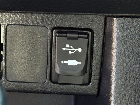 Used 2015 Toyota Corolla LE image 17