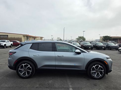 New 2026 Chevrolet Equinox EV LT image 8