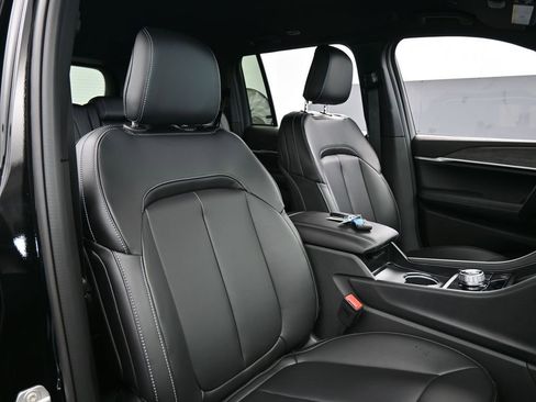 Used 2025 Jeep Grand Cherokee Limited image 30