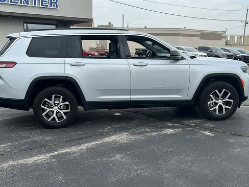 Used 2024 Jeep Grand Cherokee L Limited w/ Luxury Tech Group II image 8