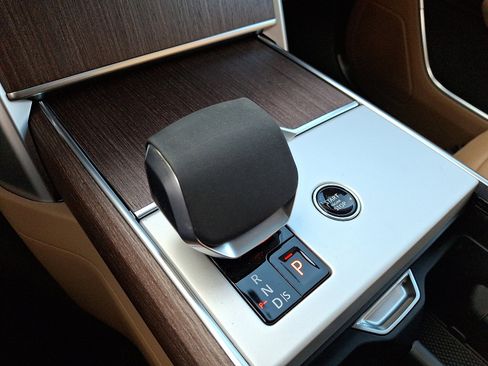 New 2026 Land Rover Range Rover SE image 11