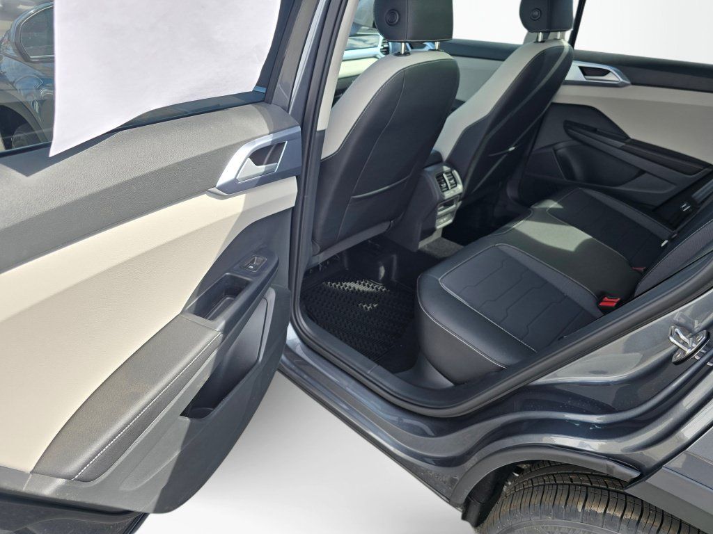New 2026 Volkswagen Taos SE AWD/4WD image 33