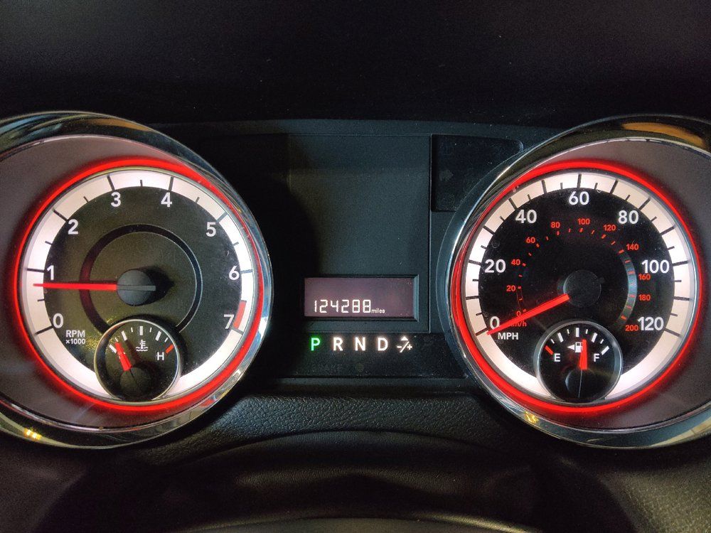 Used 2014 Dodge Grand Caravan SXT FWD image 23