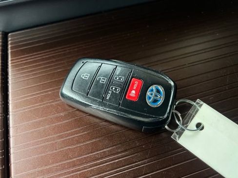 Used 2023 Toyota Sienna LE image 31