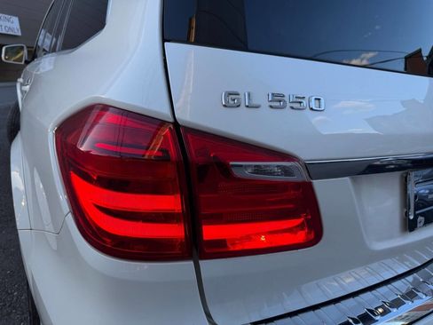 Used 2014 Mercedes-Benz GL 550 4MATIC image 3