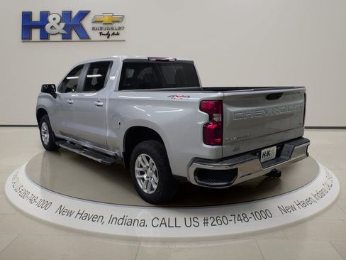 Used 2022 Chevrolet Silverado 1500 LT AWD/4WD image 4