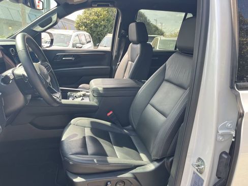 Used 2025 Chevrolet Tahoe Z71 AWD/4WD image 22