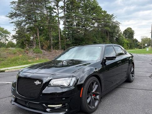Used 2023 Chrysler 300 C RWD image 1