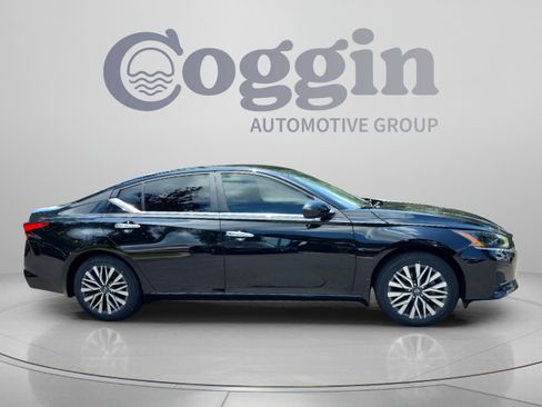 Used 2023 Nissan Altima 2.5 SV FWD image 6