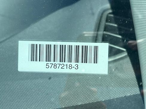 Used 2025 Hyundai Venue SEL FWD image 9