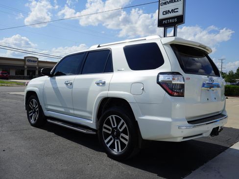 Used 2020 Toyota 4Runner SR5 Sport Utility image 3