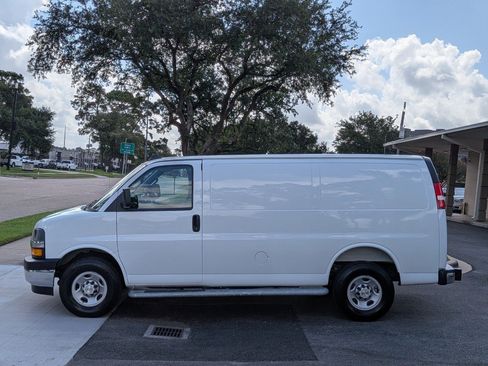 Used 2025 Chevrolet Express 2500 w/ Driver Convenience Package RWD image 8