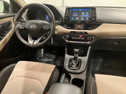 Used 2018 Hyundai Elantra GT image 27