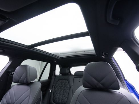 Used 2025 BMW X5 M60i w/ Climate Comfort Package image 42