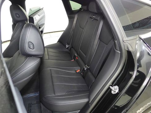 Used 2023 BMW i4 eDrive35 image 21