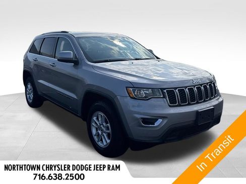 Used 2018 Jeep Grand Cherokee Laredo AWD/4WD image 3
