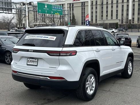 Used 2023 Jeep Grand Cherokee Laredo image 2