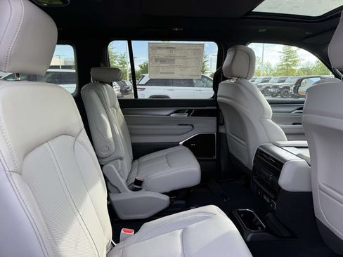 New 2026 Jeep Grand Wagoneer L Limited w/ Premium Group II AWD/4WD image 16