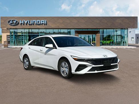 New 2025 Hyundai Elantra SE image 11