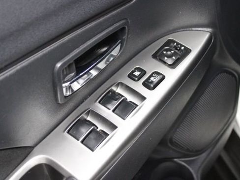 Used 2018 Mitsubishi Outlander Sport ES image 9