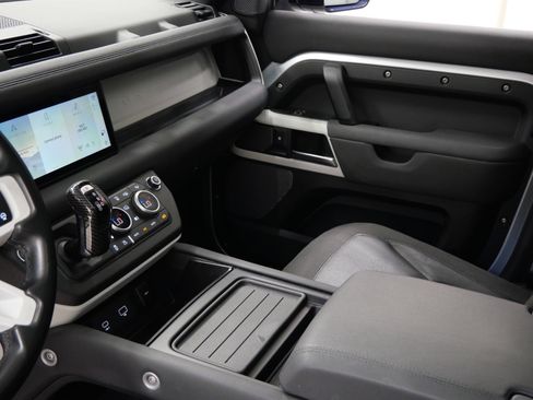 Used 2020 Land Rover Defender 110 First Edition image 23