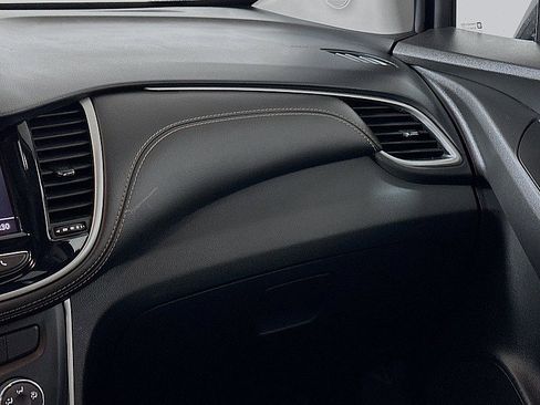 Used 2022 Chevrolet Trax LT w/ LT Convenience Package image 22