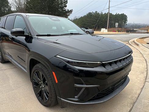 Used 2024 Jeep Wagoneer Launch Edition image 5