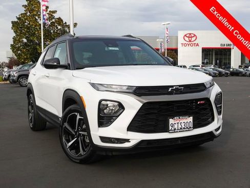 Used 2023 Chevrolet TrailBlazer RS w/ Sun and Liftgate Package image 2