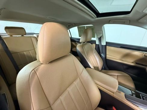 Used 2018 Lexus ES 350 w/ Luxury Package w/Wood Trim image 32