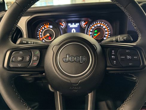 Used 2025 Jeep Wrangler Sport AWD/4WD image 22