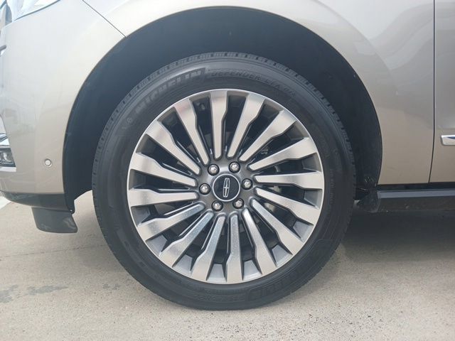 Used 2019 Lincoln Navigator L Reserve w/ Cargo Package AWD/4WD image 5