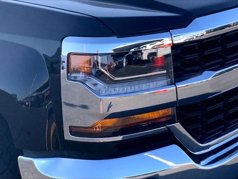 Used 2018 Chevrolet Silverado 1500 LT w/ Texas Edition RWD image 28