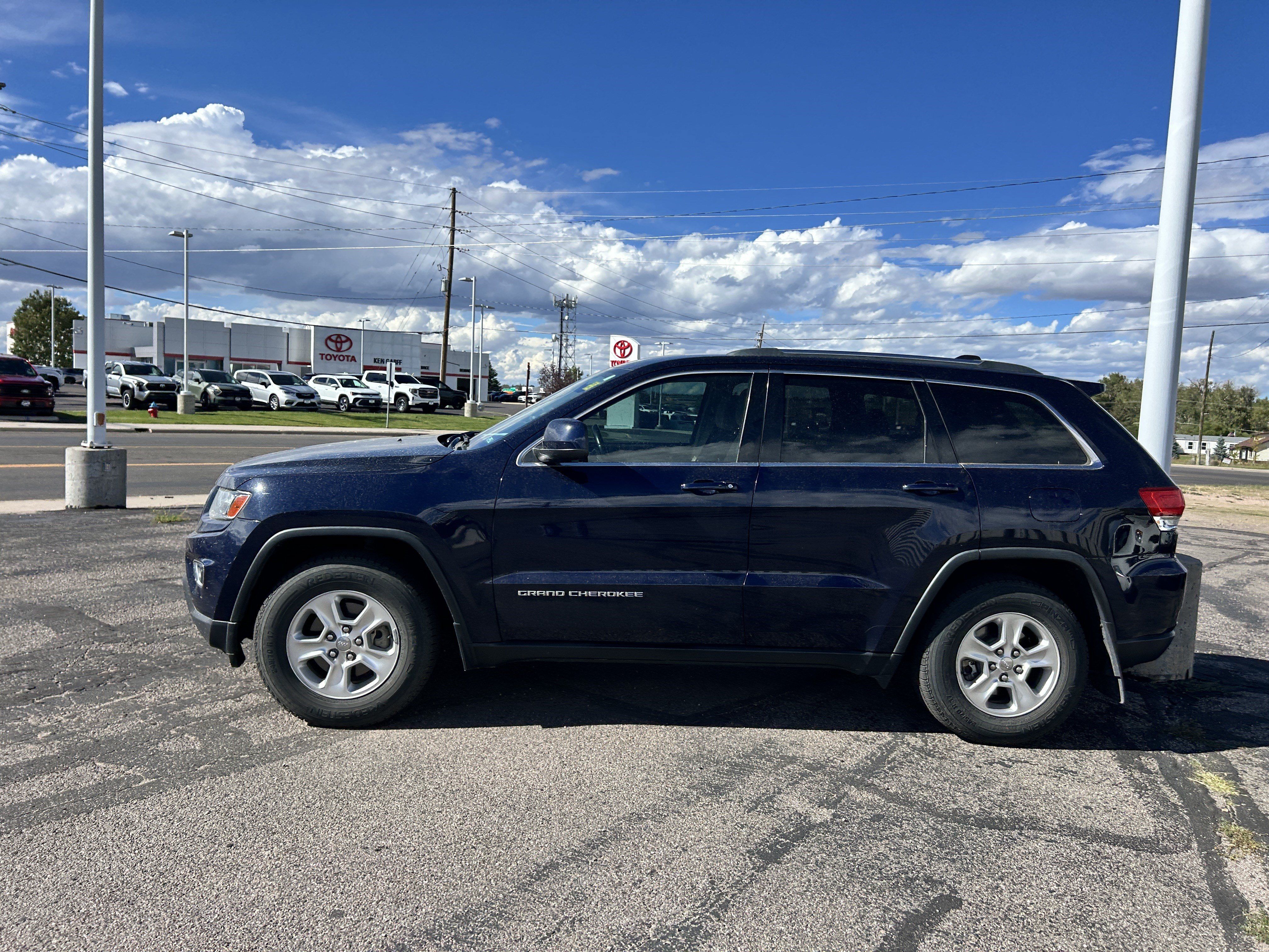 Used 2014 Jeep Grand Cherokee Laredo w/ Trailer Tow Group IV AWD/4WD image 2