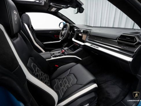 Used 2025 Lamborghini Urus SE image 43