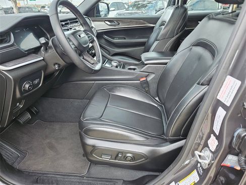 Used 2024 Jeep Grand Cherokee L Limited w/ Luxury Tech Group II image 11