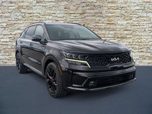 Certified 2022 Kia Sorento SX FWD image 2
