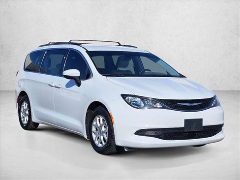 Used 2021 Chrysler Voyager Lxi FWD image 3
