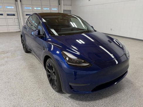 Used 2024 Tesla Model Y Long Range AWD/4WD image 4