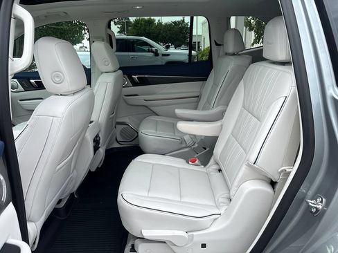 New 2026 Buick Enclave Avenir w/ Super Cruise Package FWD image 27
