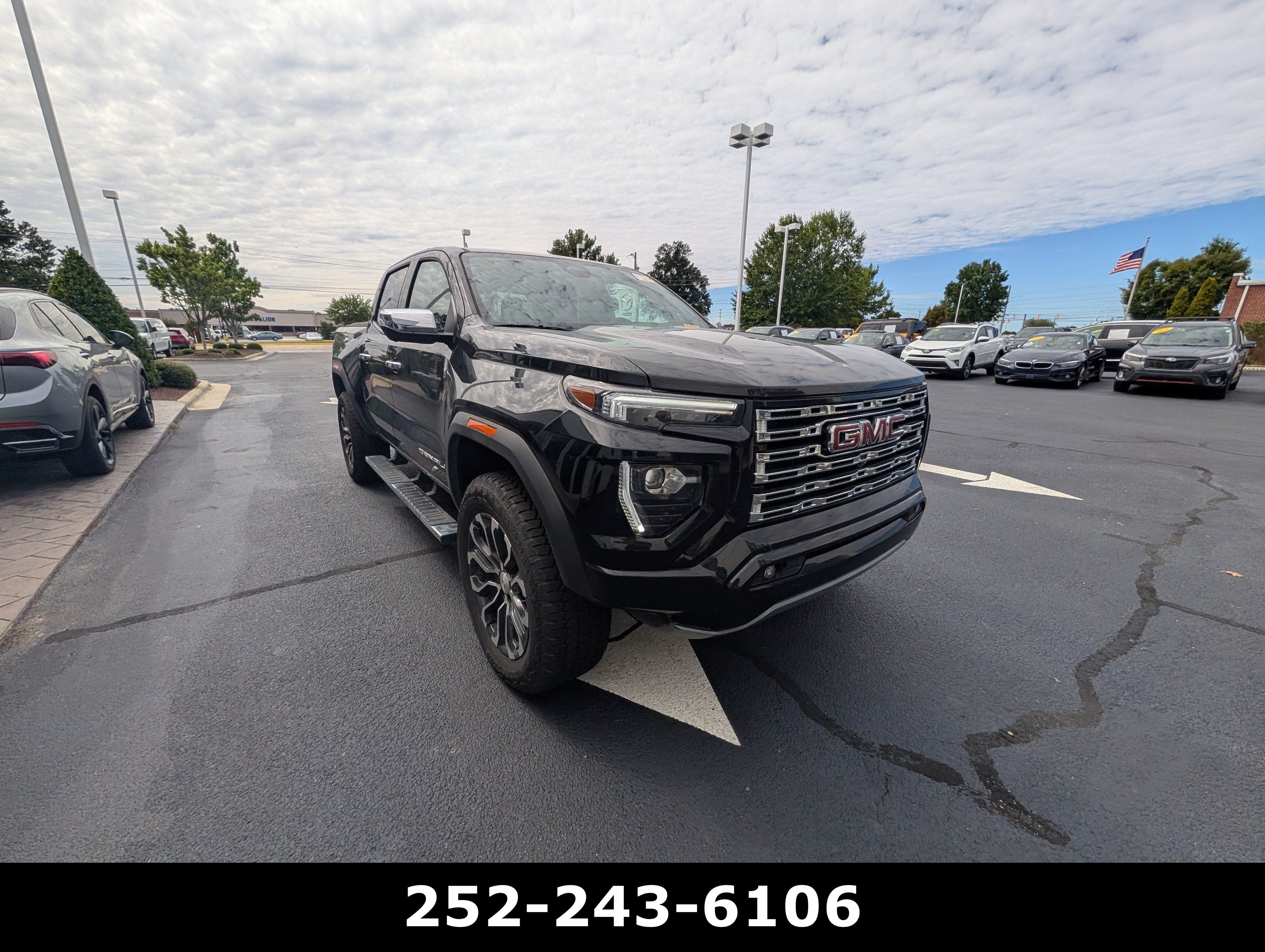 Used 2026 GMC Canyon Denali AWD/4WD image 3