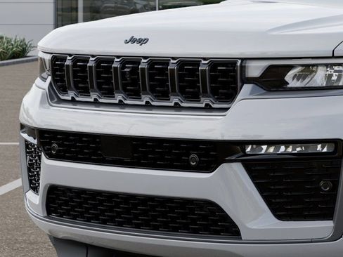 New 2026 Jeep Grand Cherokee Summit image 11