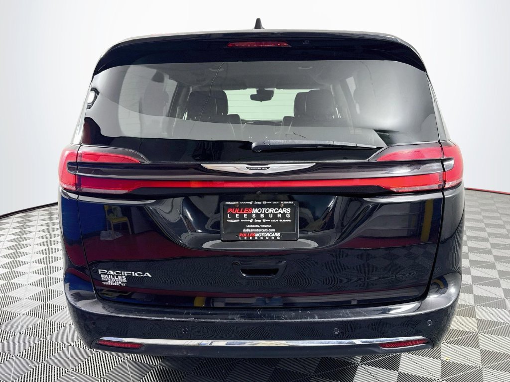 Used 2024 Chrysler Pacifica Touring-L FWD image 6