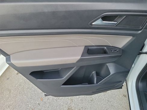 Used 2022 Volkswagen Atlas Cross Sport SE image 10