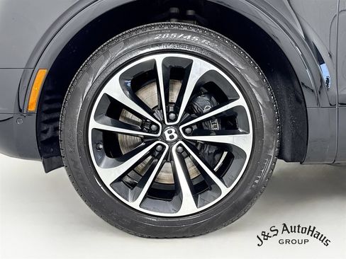 Used 2018 Bentley Bentayga AWD/4WD image 39